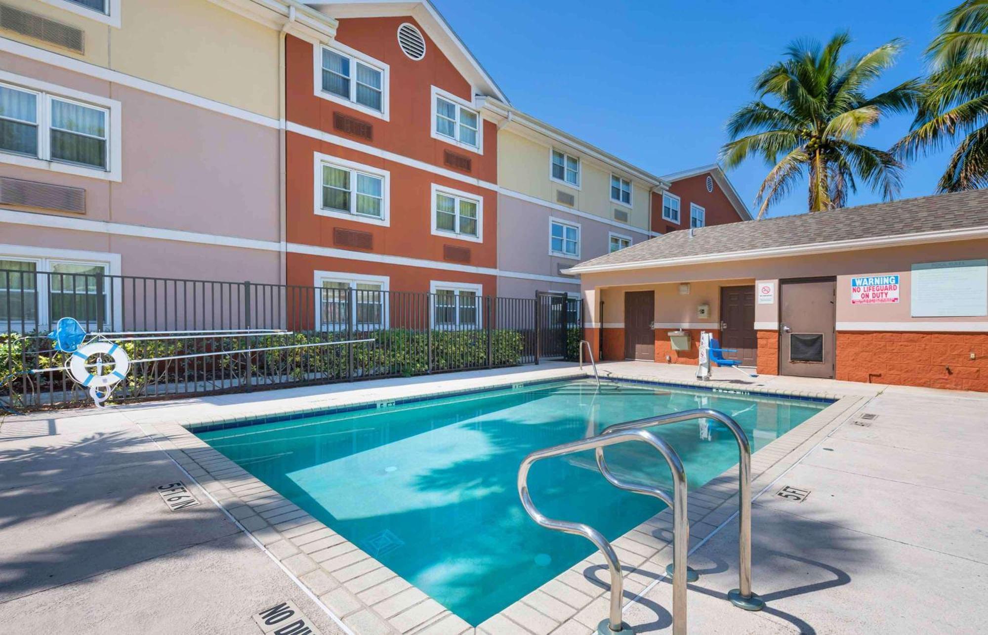 Extended Stay America Suites - West Palm Beach - Northpoint Corporate Park Exterior photo